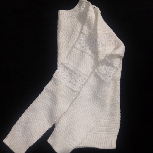 dELiA*s White Sweater - Picture 5 of 6